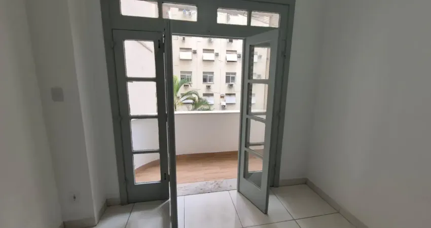 Excelente conjugadão proximo a moquel lemos fundos claro silencioso.