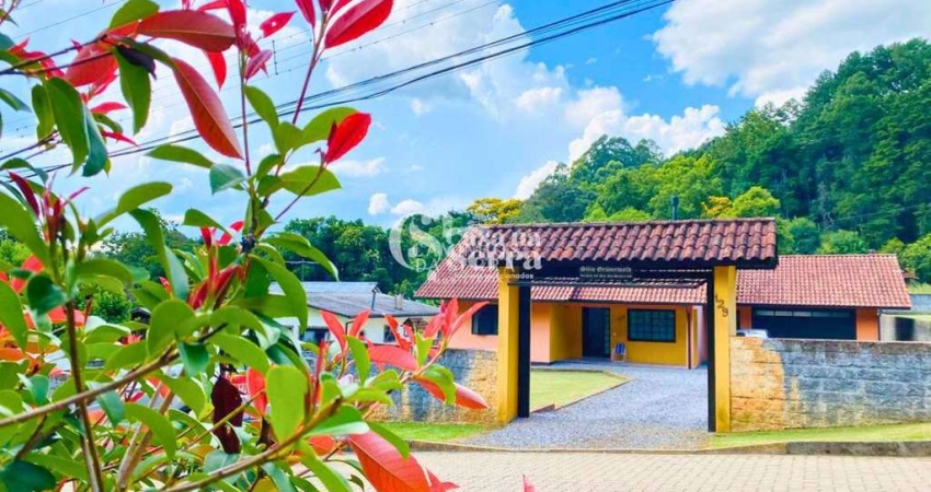 CASA COM QUINTAL GRANDE E 3 DORMITÓRIOS EM NOVA PETRÓPOLIS
