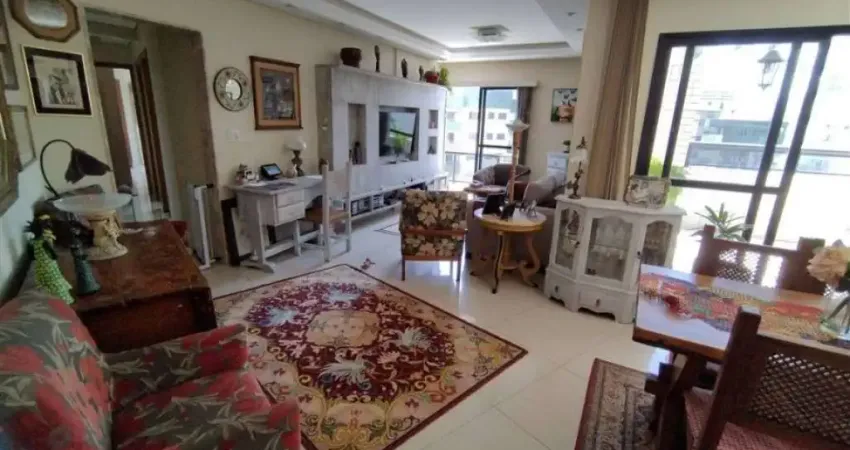 Cobertura localizada na Tupi a 100 metros do mar com churrasqueira, piscina,vista mar, fino acabamento.