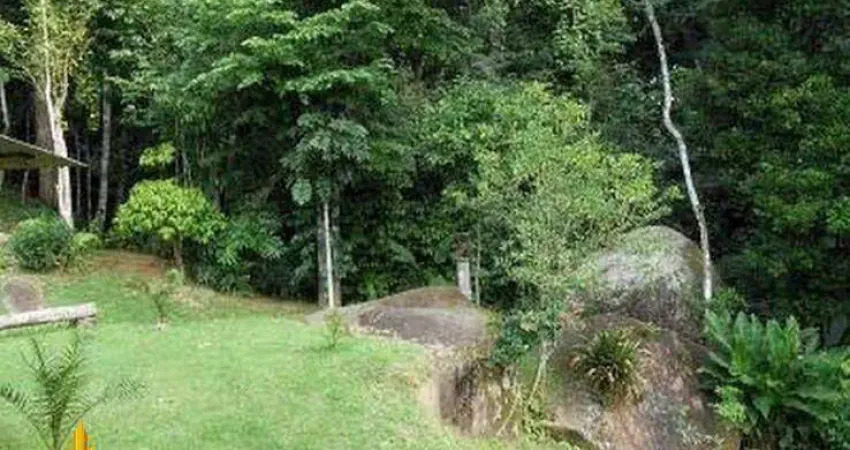 Terreno à venda com Casa no Bairro Estaleiro, Balneário Camboriú.