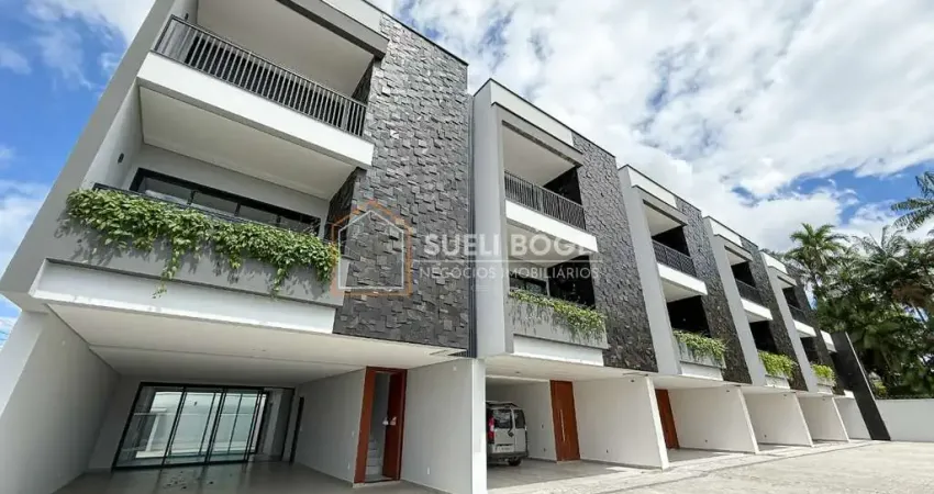 SOBRADO COM 3 SUÍTES E 2 VAGAS DE GARAGEM NO BAIRRO GLÓRIA