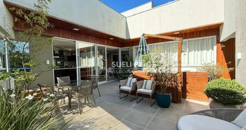 Cobertura plana com 3 suítes e 3 vagas de garagem individuais