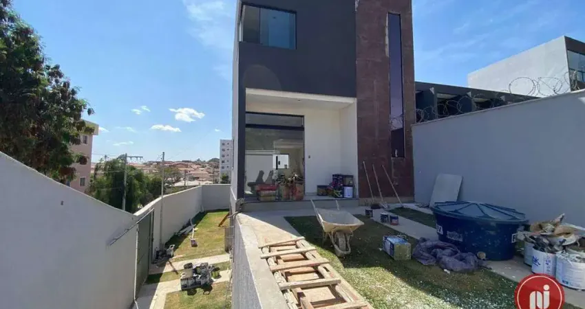 Casa com 3 dormitórios à venda, 135 m² por R$ 749.000 - Espírito Santo - Betim/MG