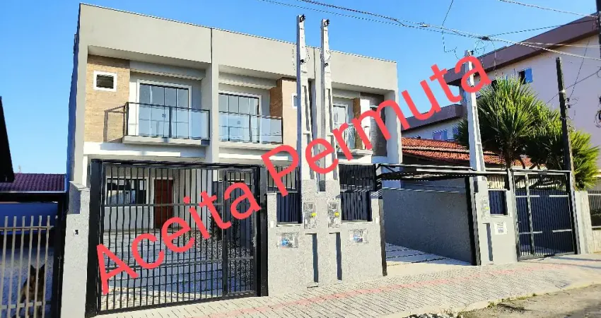 Lindo sobrado geminado com 1 suíte mais 2 quartos à venda no bairro Boa Vista em Joinville - SC por R$ 495.000,00.