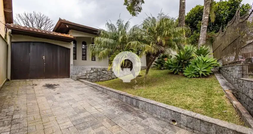 Casa térrea reformada à venda com 219m² com edícula e piscina - barreirinha