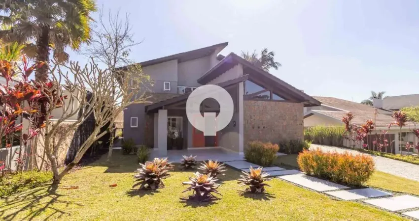 Casa à venda em pinhais, 4 suítes, em condomínio fechado, conforto e segurança