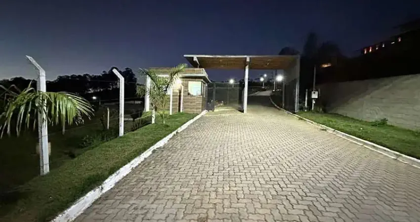Lote a venda de 1500m2 em condomínio fechado Colina do Sol por 220 mil
