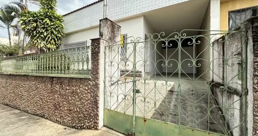 Casa com quintal a venda com 3 quartos 2 banheiros no Bairu