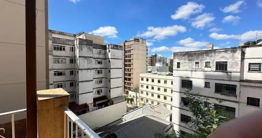 Apartamento Térreo, com 5 Quartos 2 vagas à Venda no centro da Cidade