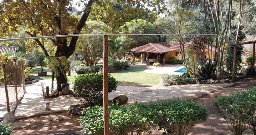 Chácara de 10.000m2 localizada a 5 km do centro de Juiz de Fora MG a venda por 1.250.000,00