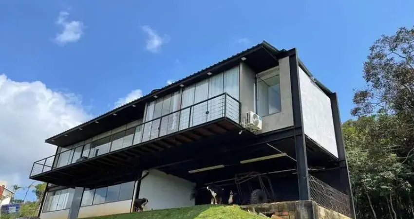 Casa Mobiliada em Condomínio Fechado Estrada Real a Venda por 875.000,00 Juiz De Fora MG