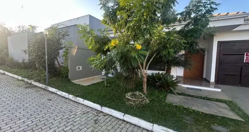 Casa Linear em Condomínio Fechado com Três Quartos Suítes a venda por 1.379.000,00
