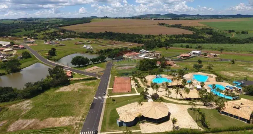 Terreno à venda, com 1000m², plano e pronto para construir no condomínio mirante das águas em cajuru sp