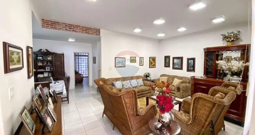 Casa a venda com 321m², 3 quartos, 2 vagas no bairro parque bandeirantes