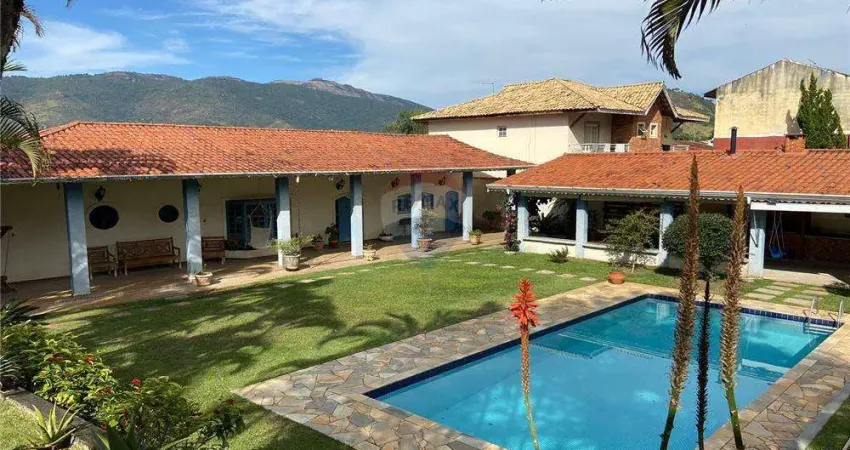 Casa térrea à venda, com 4 suítes e piscina no jardim paulista em atibaia