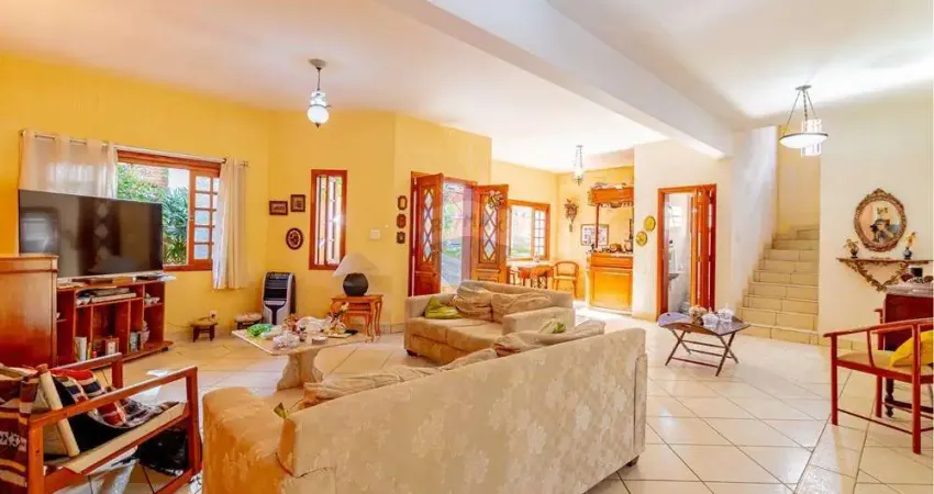 Casa em atibaia com 03 quartos, piscina, espaço gourmet e edícula