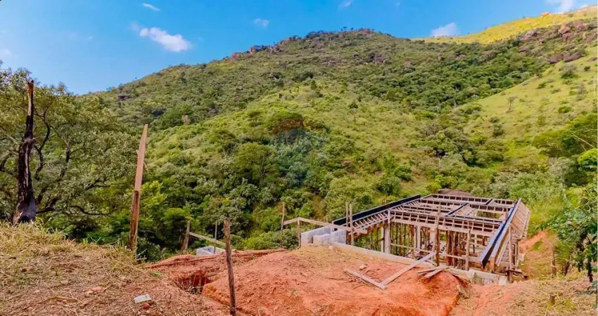 Terreno no Parque Arco Íris em Atibaia com 2.174 m², vista permanente para a Serra e projeto aprovado