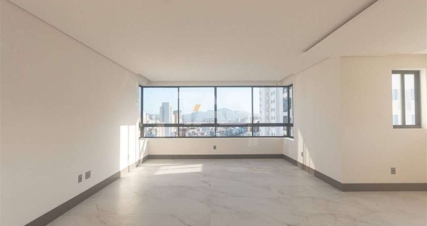 Apartamento com 3 suítes para venda no Centro de Balneário Camboriú