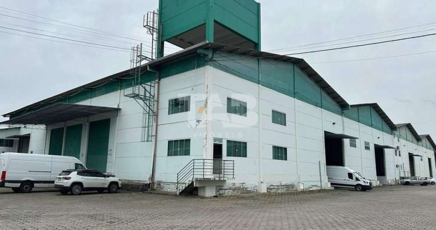 Galpão com 2.500m² para locação | São João