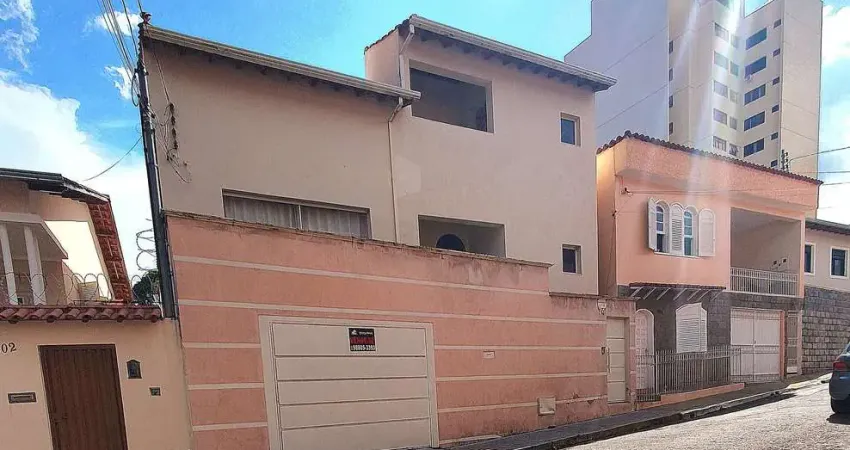 Casa com 4 quartos à venda na Avenida Benjamin Constant, 345, Centro, Varginha
