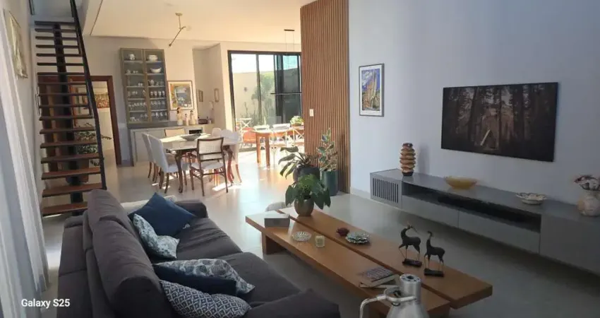 Casa com 4 quartos à venda na Rua Maria Zilda Paiva, 103, Vila Paiva, Varginha