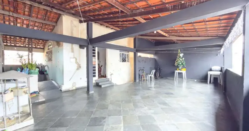 Casa com 6 quartos à venda na Rua Maria da Matta Castro, 883, Conjunto Confisco, Belo Horizonte