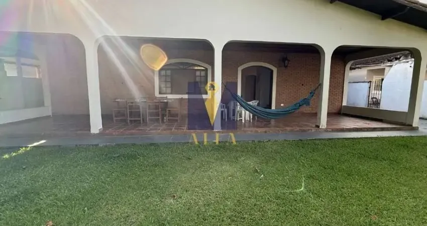 4 casas distribuídas em mais de mil m² de terreno na Praia do Lázaro, Ubatuba/SP