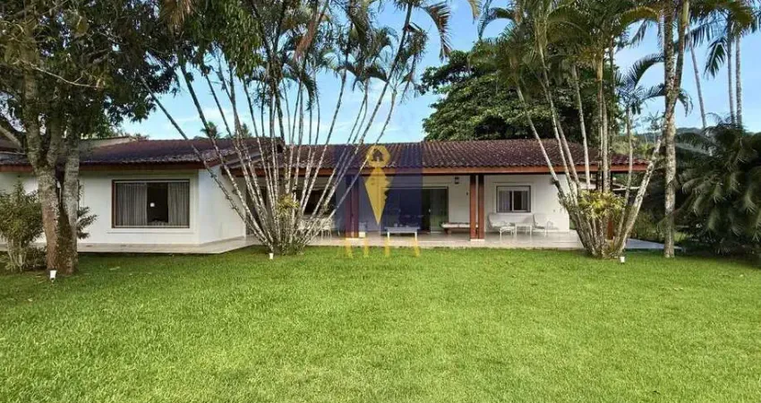 Casa mais de mil m² de terreno na Praia do Lázaro, Ubatuba/SP