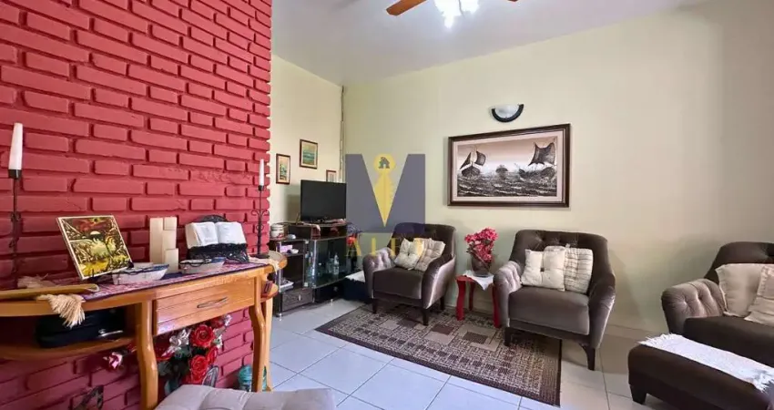 Apartamento de 2 domritórios a poucos passos da praia da enseada.