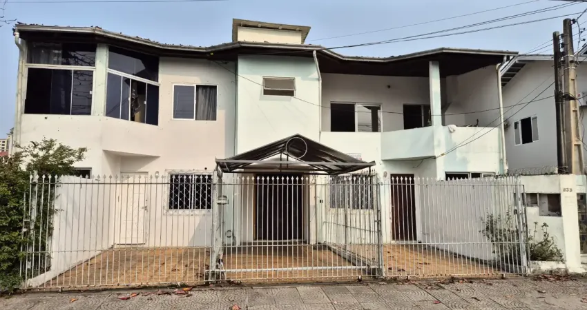 Vende-se casa em balneário camboriú  localização privilegiada.