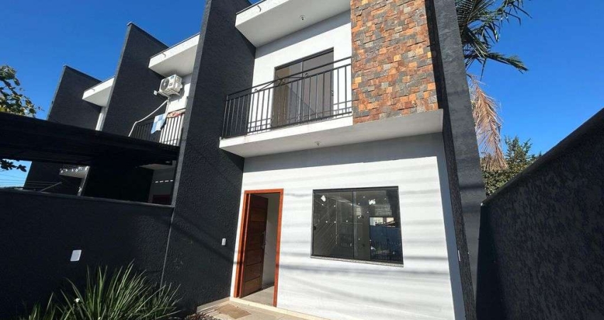 Sobrado NOVO com 02 Suítes e amplo terreno nos fundos!