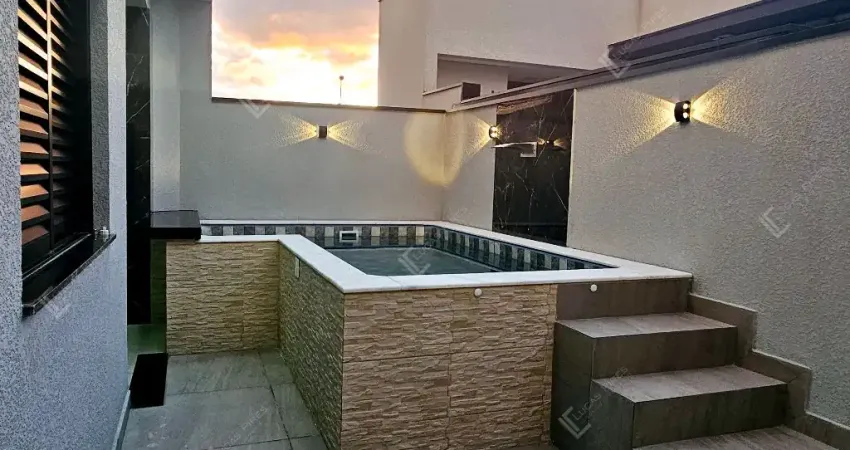 Casa linda com piscina e 03 dormitórios no Condomínio Horto Florestal Villagio