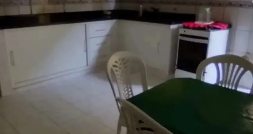 VENDE MARAVILHOSO SOBRADO com 310 m2 - em Praia Grande-SP (Aceito Permuta)