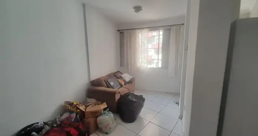 Apartamento 1 dormitório próximo a praia com vista parcial do mar
