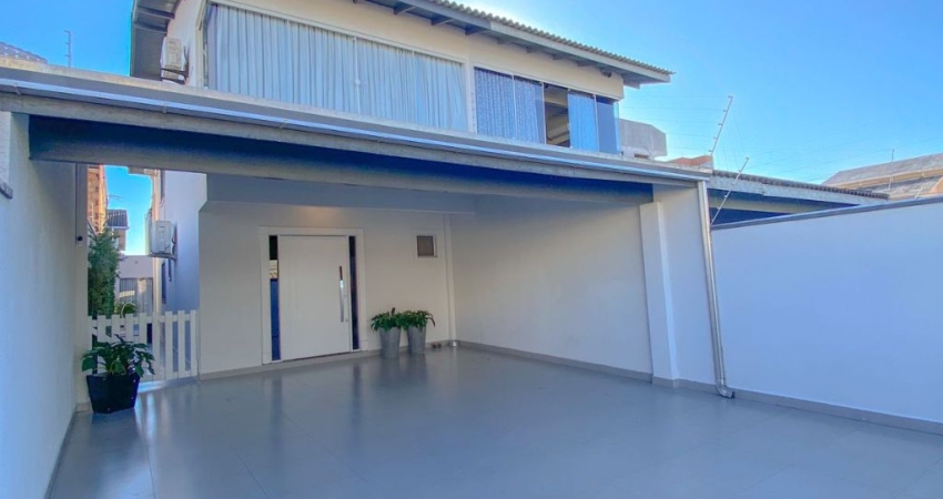 Casa com 3 quartos à venda na Rua Lauro Muller, 210, Santa Regina, Camboriú