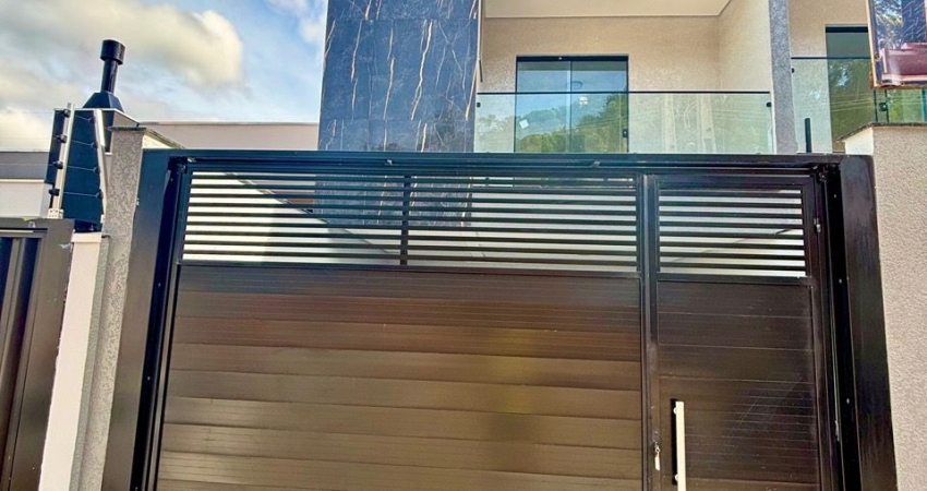 AMPLO SOBRADO COM 03 SUÍTES PRÓXIMO AO KOMPRÃO DO BAIRRO AREIAS EM CAMBORIÚ