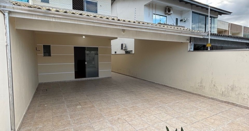 AMPLO SOBRADO SEMI MOBILIADO NO BAIRRO AREIAS EM CAMBORIÚ