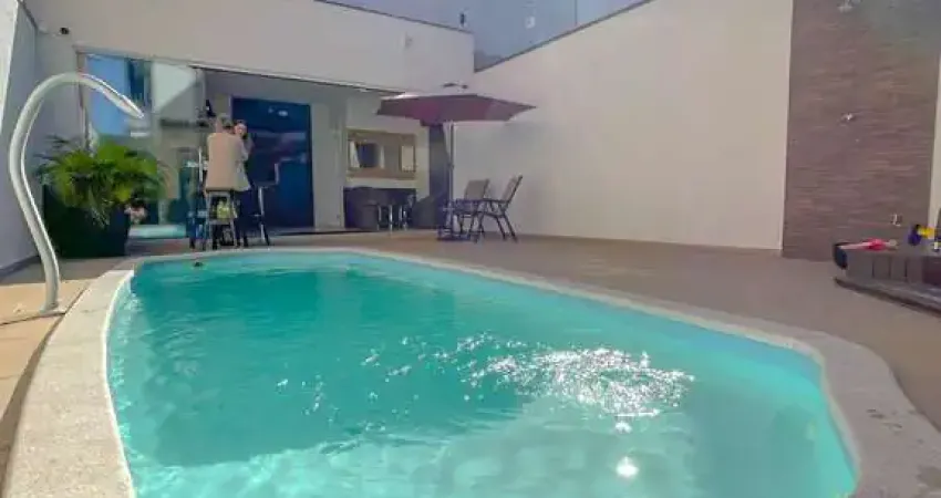 Casa com 3 quartos, piscina espaço gourmet, mobiliado, 4 vagas