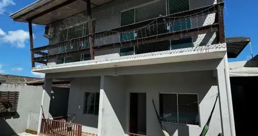 Casa com terreno de 300m² com piscina e 4 quartos 03 vagas em camboriu