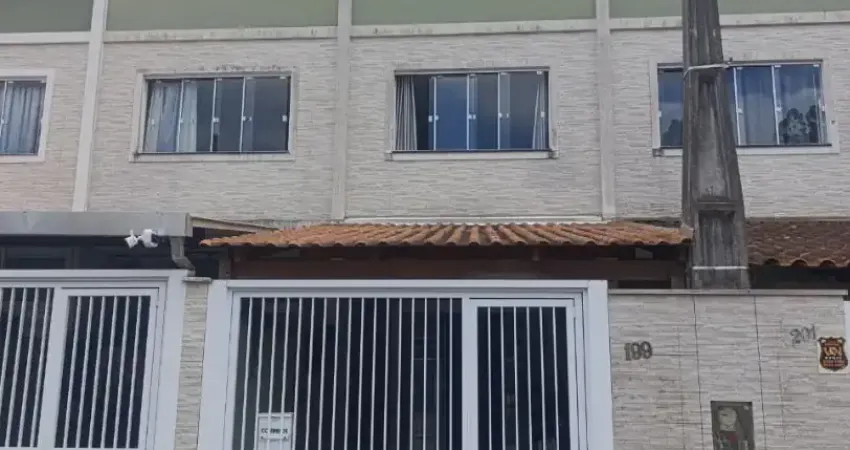 Sobrado semi mobiliado. 02 suítes, amplo espaço gourmet nos fundos