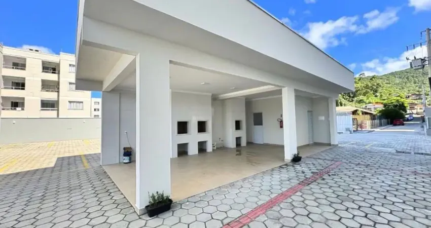 Lindo apartamento semi mobiliado 2 dormitórios , prédio com elevador