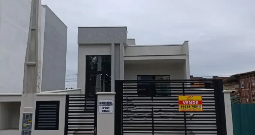 Casa nova com excelente padrão de acabamento, pronta para morar.