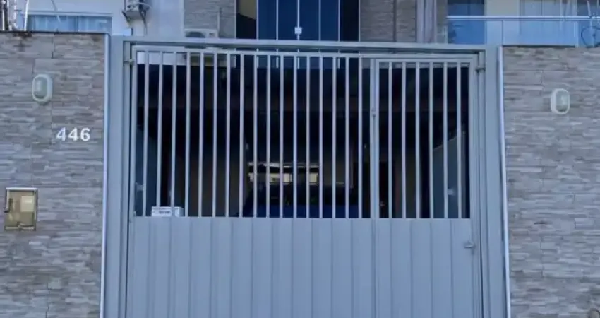 Lindo sobrado semi mobiliado 2 dormitórios , piscina nos fundos .