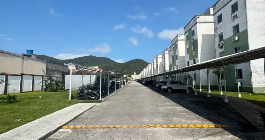 02 dormitórios Semi mobiliado Sala de estar Sala de jantar Banheiro social Cozinha Área de serviço 01 vaga de garagem