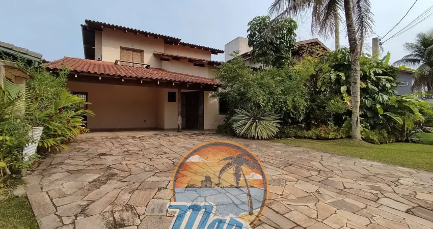 Oportunidade! casa em condomínio com 4 quartos (2 suítes)uma quadra da praia em bertioga sp