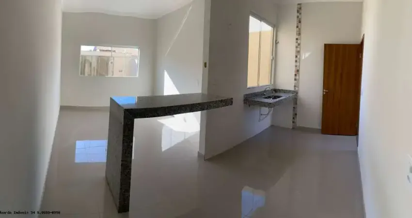 Casa para Venda em Uberlândia, Jardim Holanda, 2 dormitórios, 1 banheiro, 2 vagas