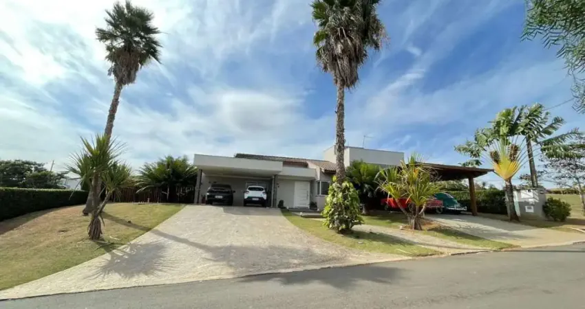 Bela residência a venda em condomínio fechado em Salto/SP. São 3 suítes ricas em armários