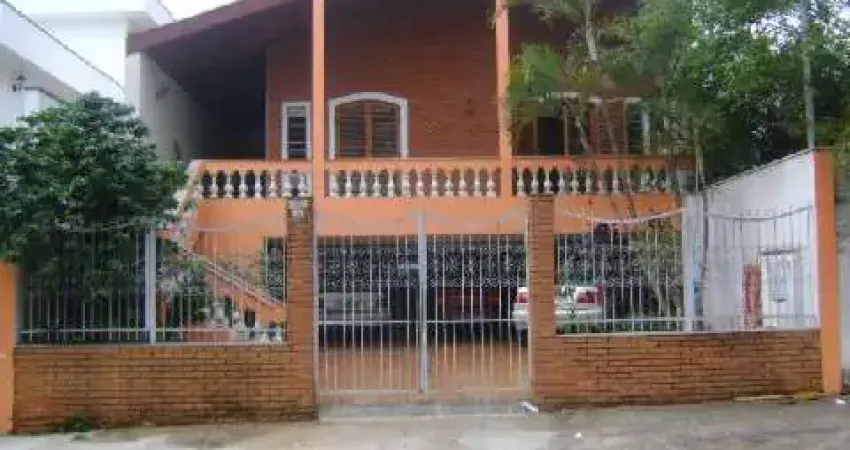 Sobrado à venda em Jundiaí-SP, bairro Colônia: 3 quartos, 1 suíte, 3 salas, 3 banheiros, 6 vagas de garagem, 274m² de área. Venha conferir!
