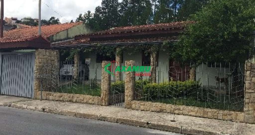 Casa a venda com 03 dormitórios, no Centro de Várzea Paulista - SP