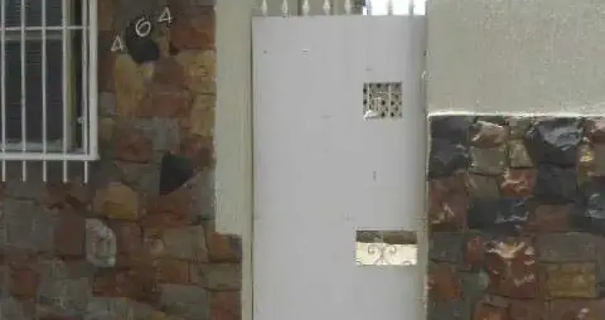 Casa de 1 dormitório térrea com sala, copa/cozinha, wc e área de serviço, numa localização muito boa, perto de tudo